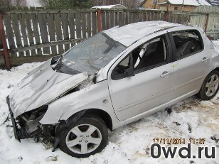 Битый автомобиль Peugeot 307